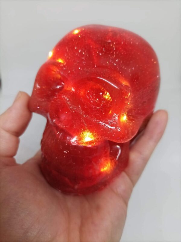 FB_IMG_1765197171175 Lampe Crâne Unique en Résine & paillettes rouges