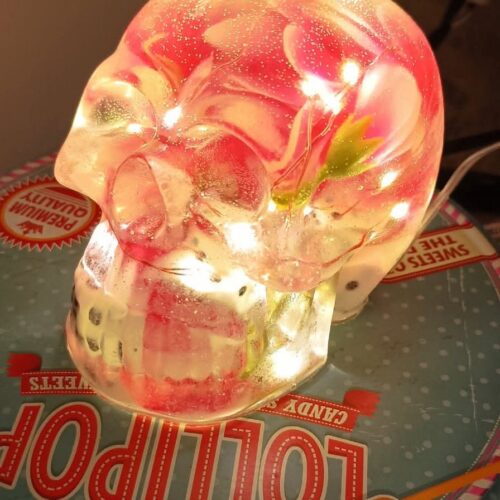 Lampe Crâne Unique en Résine & Dés