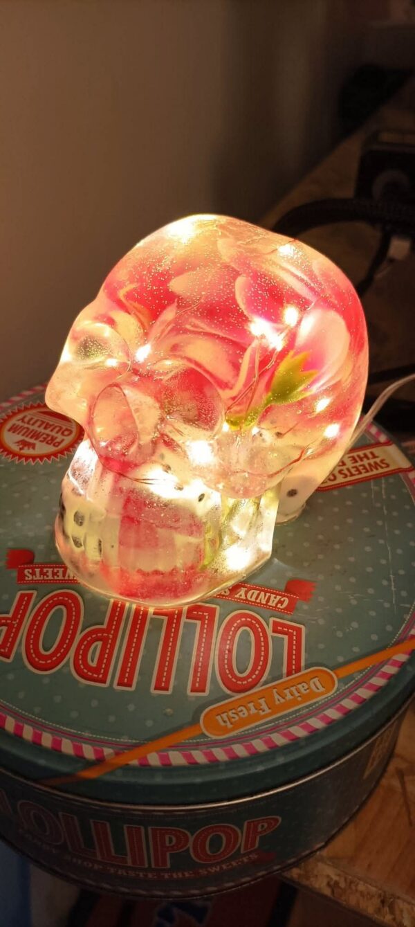 Lampe Crâne Unique en Résine & Dés